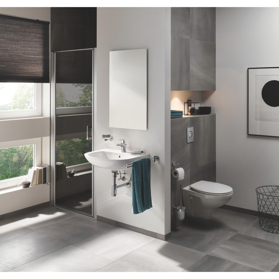 Wall Hung Toilet with Soft Close Seat Frame and Cistern - Grohe Solido Bau