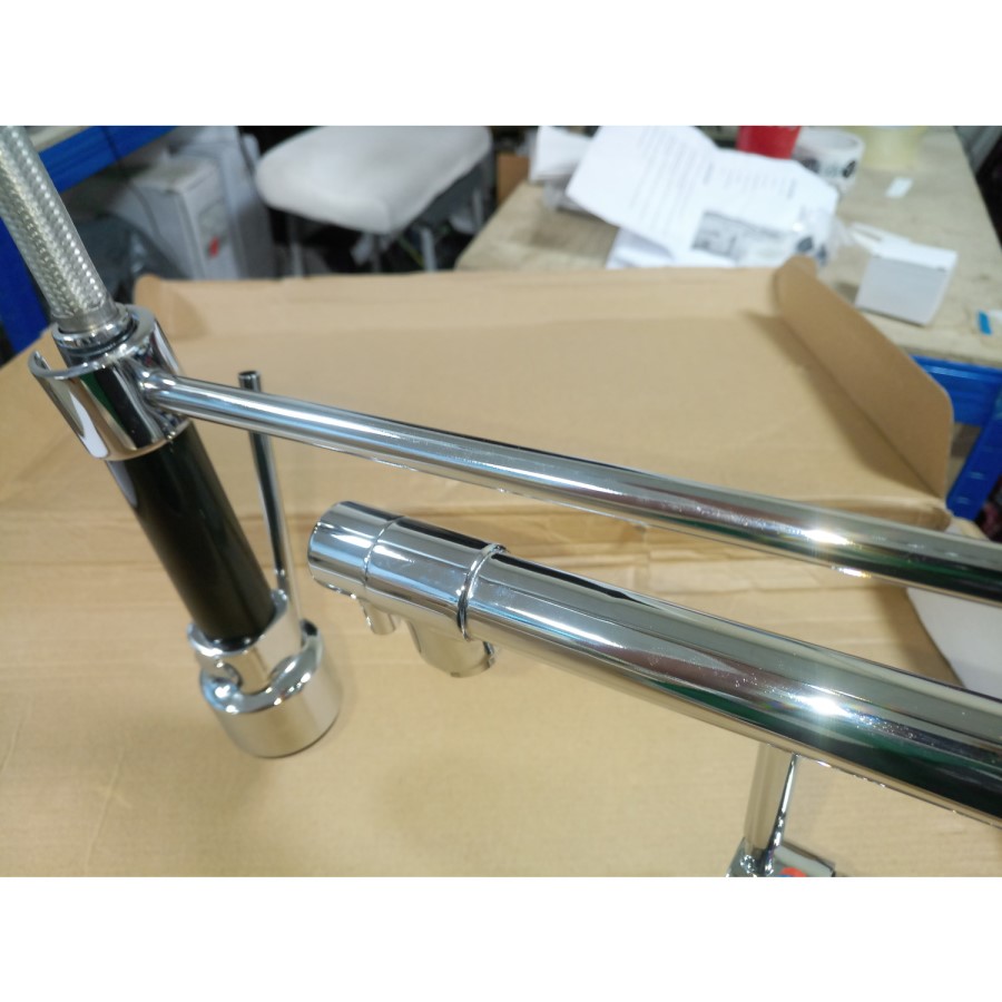 GRADE A2 - Reginox Chrome & Black Kitchen Pull Out Spray Tap