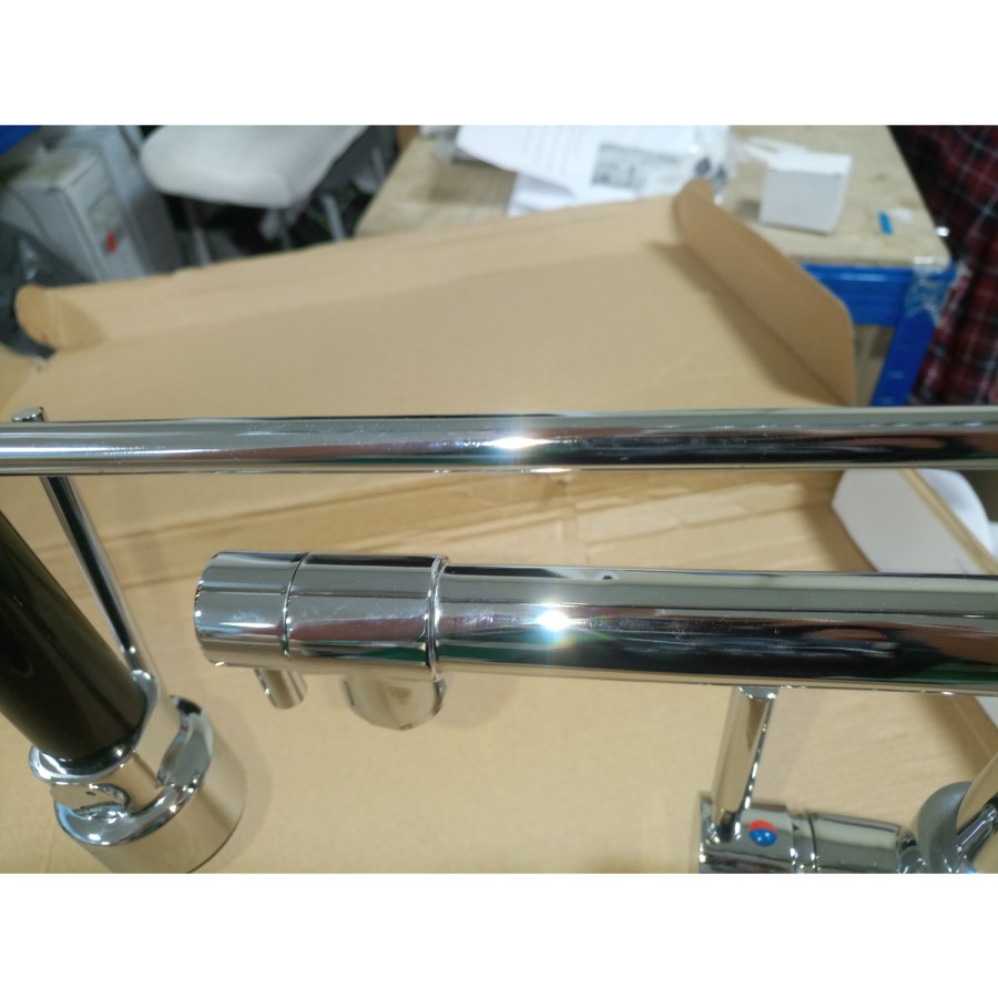GRADE A2 - Reginox Chrome & Black Kitchen Pull Out Spray Tap