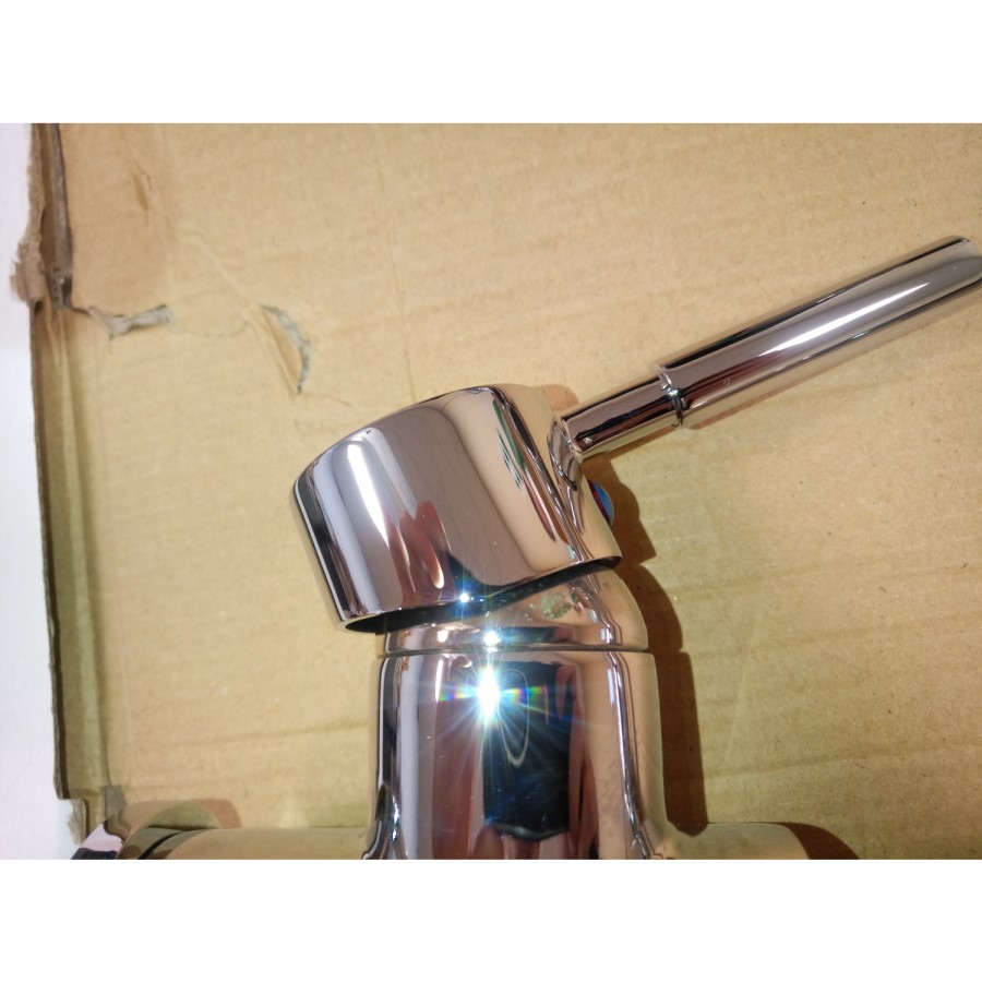 GRADE A2 - Reginox Chrome & Black Kitchen Pull Out Spray Tap