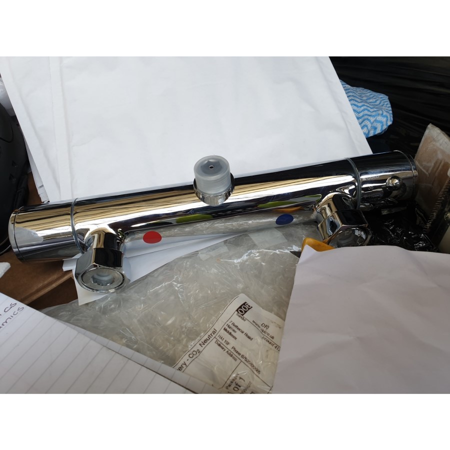GRADE A2 - Flow thermostatic round bar shower valve - top outlet