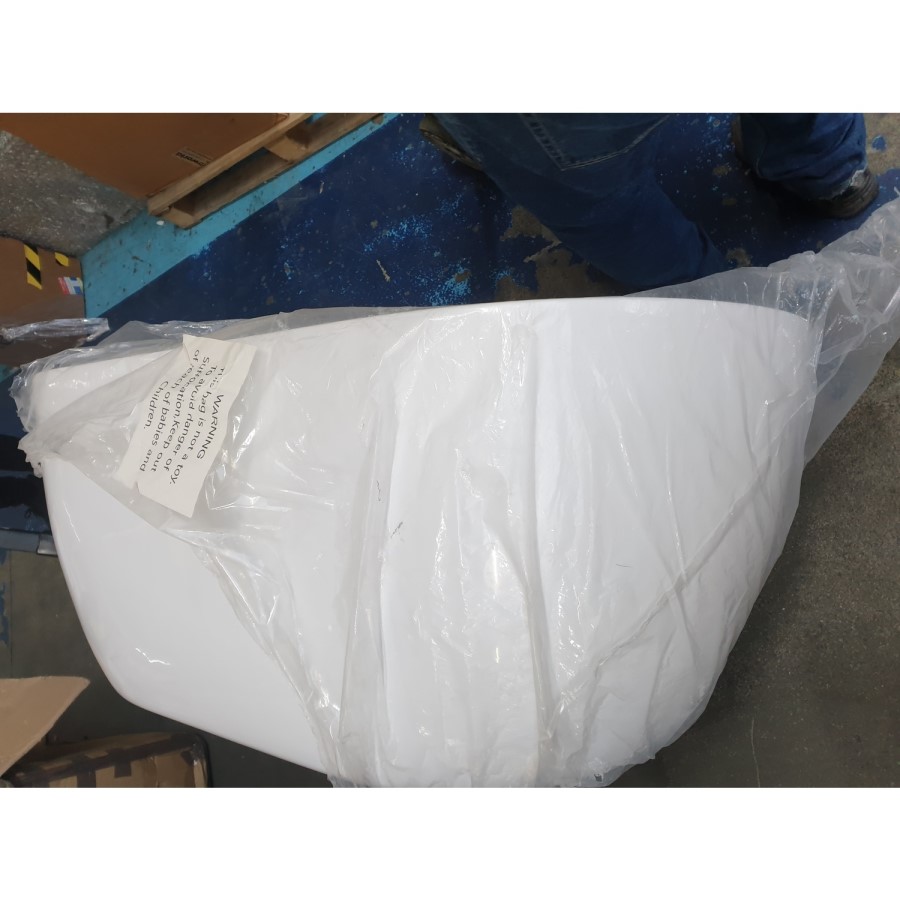 GRADE A2 - Small Freestanding Double Ended Bath 1400 x 745mm - Lisbon