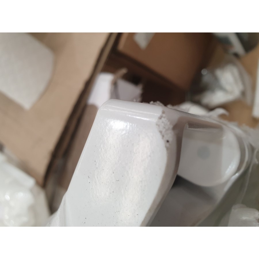 GRADE A2 - Newport Soft Close Wrap Seat