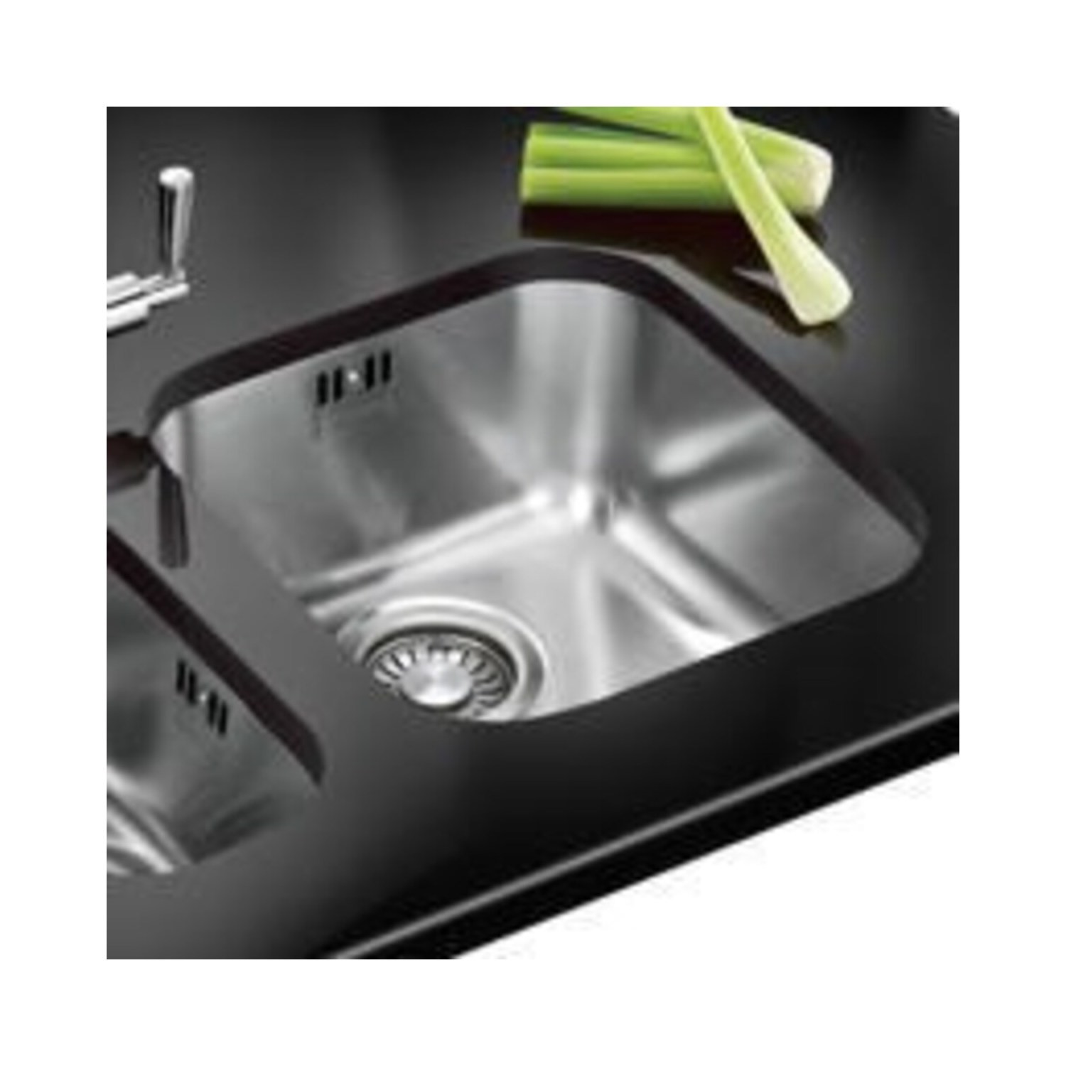 GRADE A1 Box Opened Franke ARX 110 33 Single Bowl Undermount Chrome