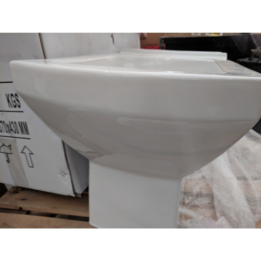 Grade A2 - Close Coupled Toilet with Soft Close Seat - Tabor