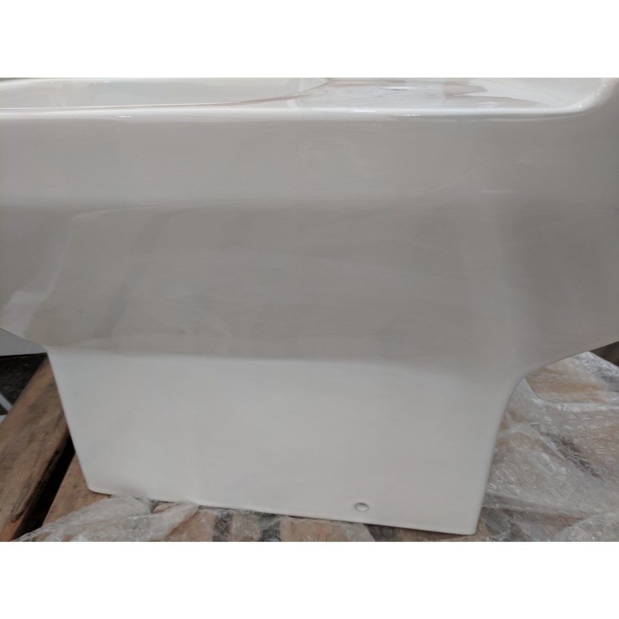 Grade A2 - Close Coupled Toilet with Soft Close Seat - Tabor