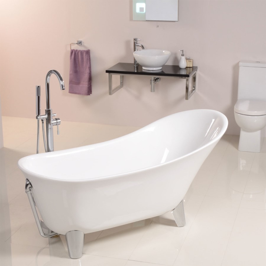 Solar Freestanding Bath with Modern Feet