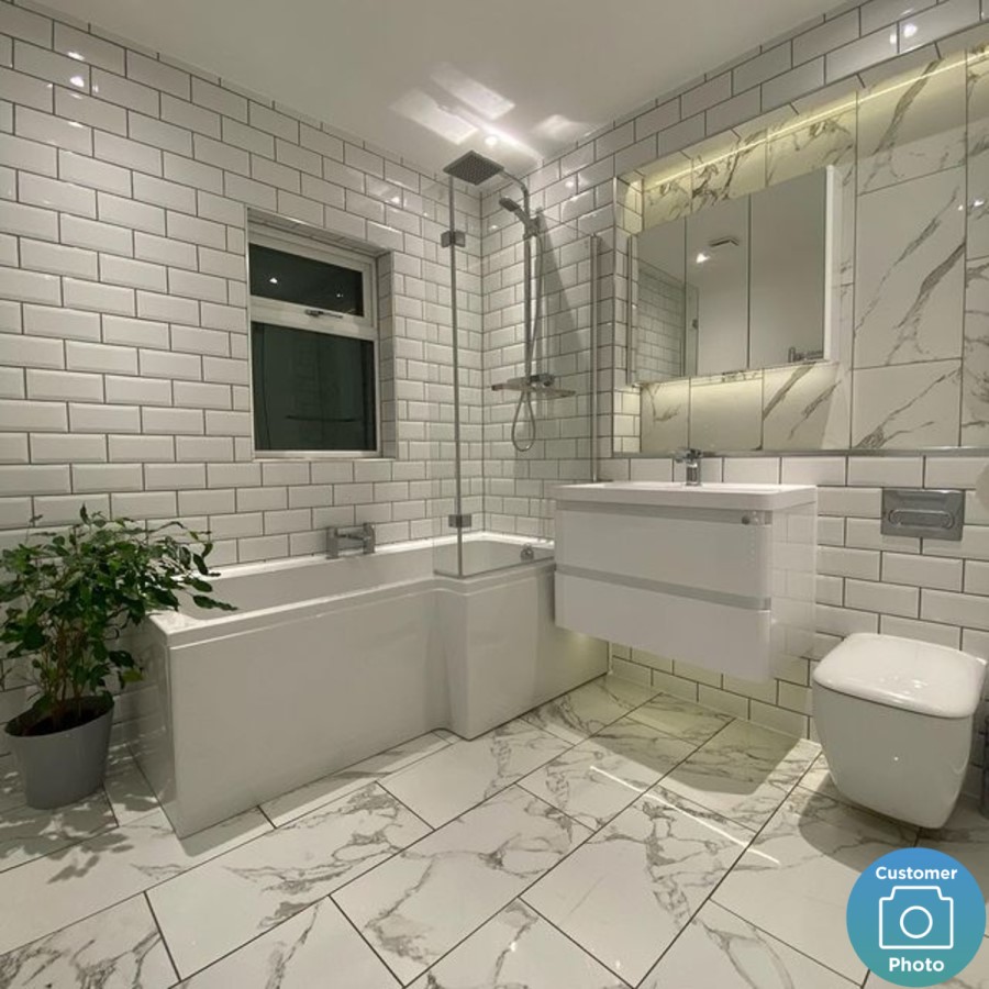 L Shaped Shower Bath with Front Panel & Chrome Bath Screen with Towel Rail, Right Hand 1700 x 850mm - Lomax