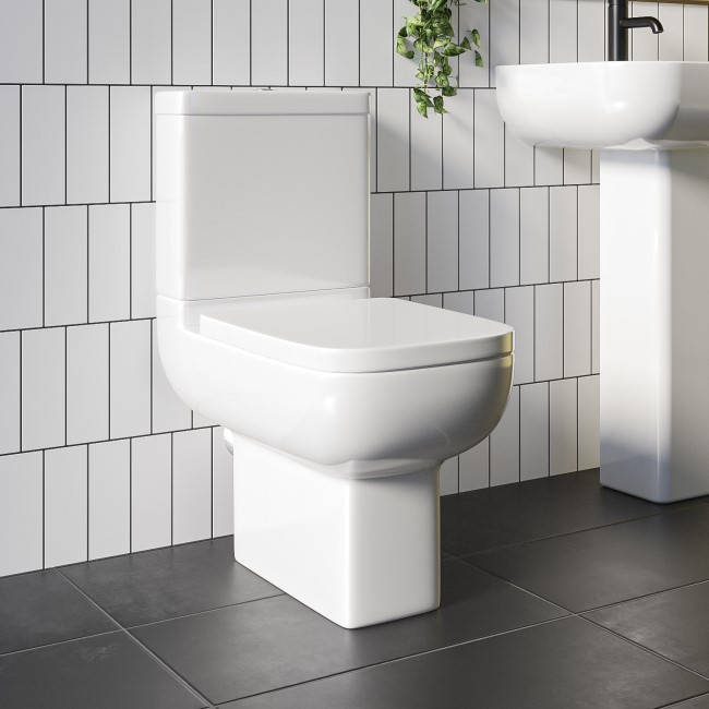 Grade A1 - Close Coupled Toilet with Soft Close Seat - Seren