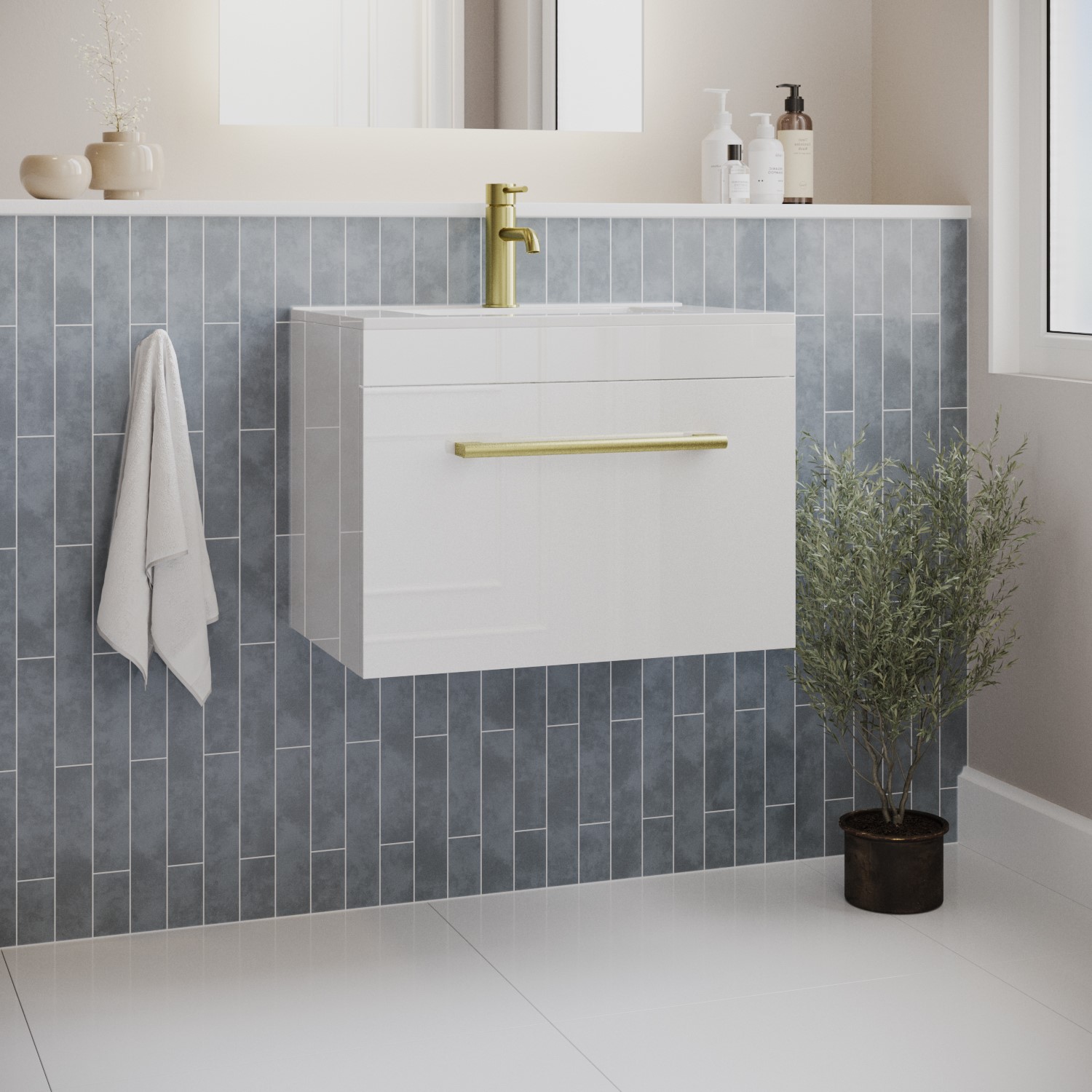 Ashford White 600Mm Wall Hung Vanity Unit With Basin And Brass Handle
