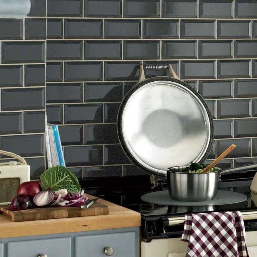 Black Bevelled Wall Tile 100mm x 200mm - Metro