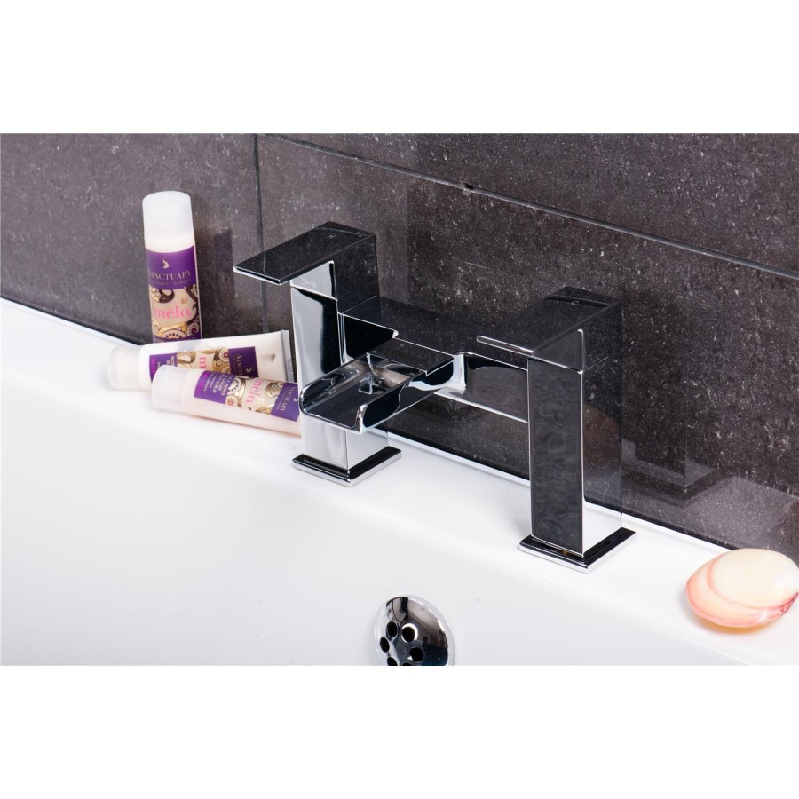 Atlas Modern Waterfall Bath Filler Tap